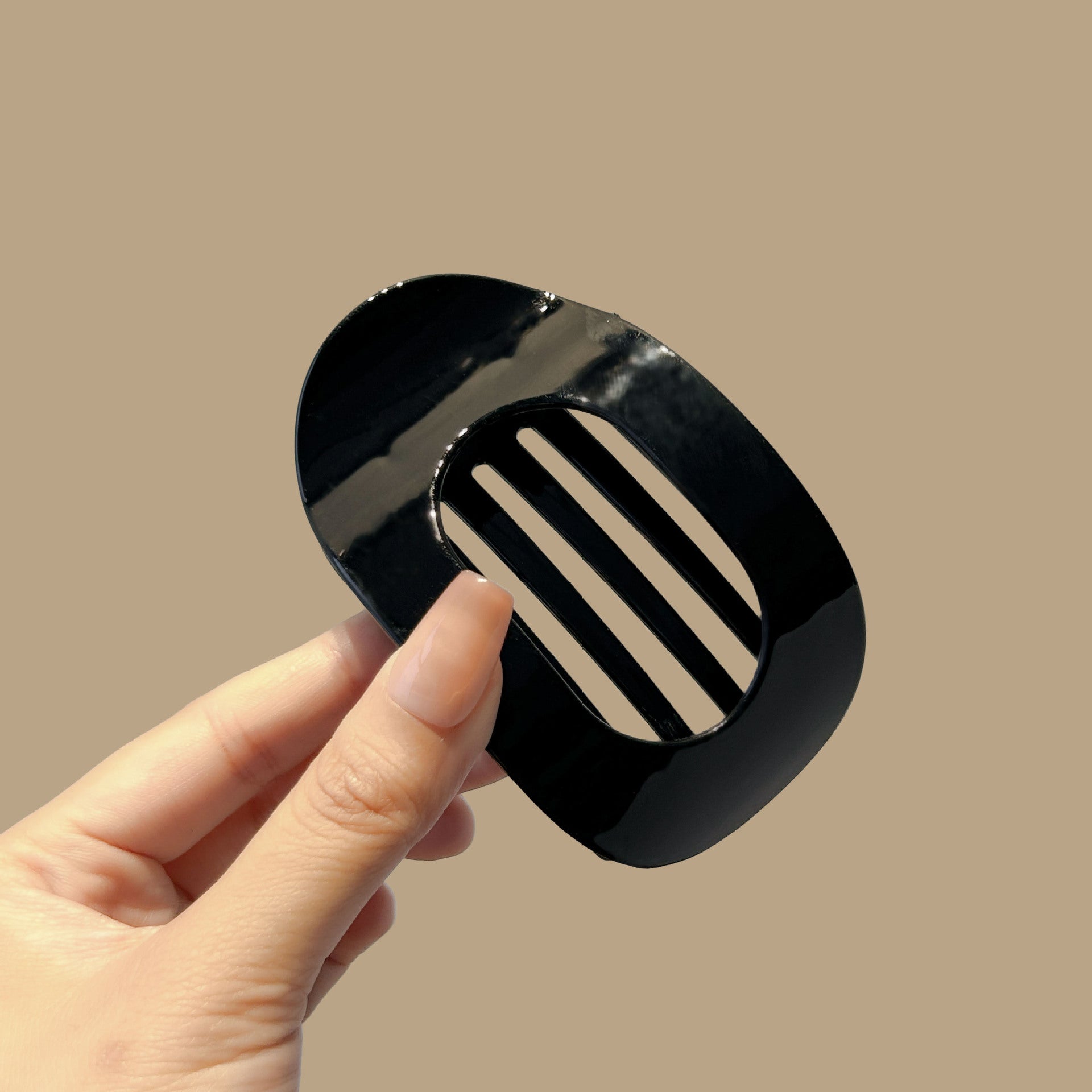 No-Pinch Abalone-Shaped Claw Clip for Women | Round Flat Curved Hair Accessory