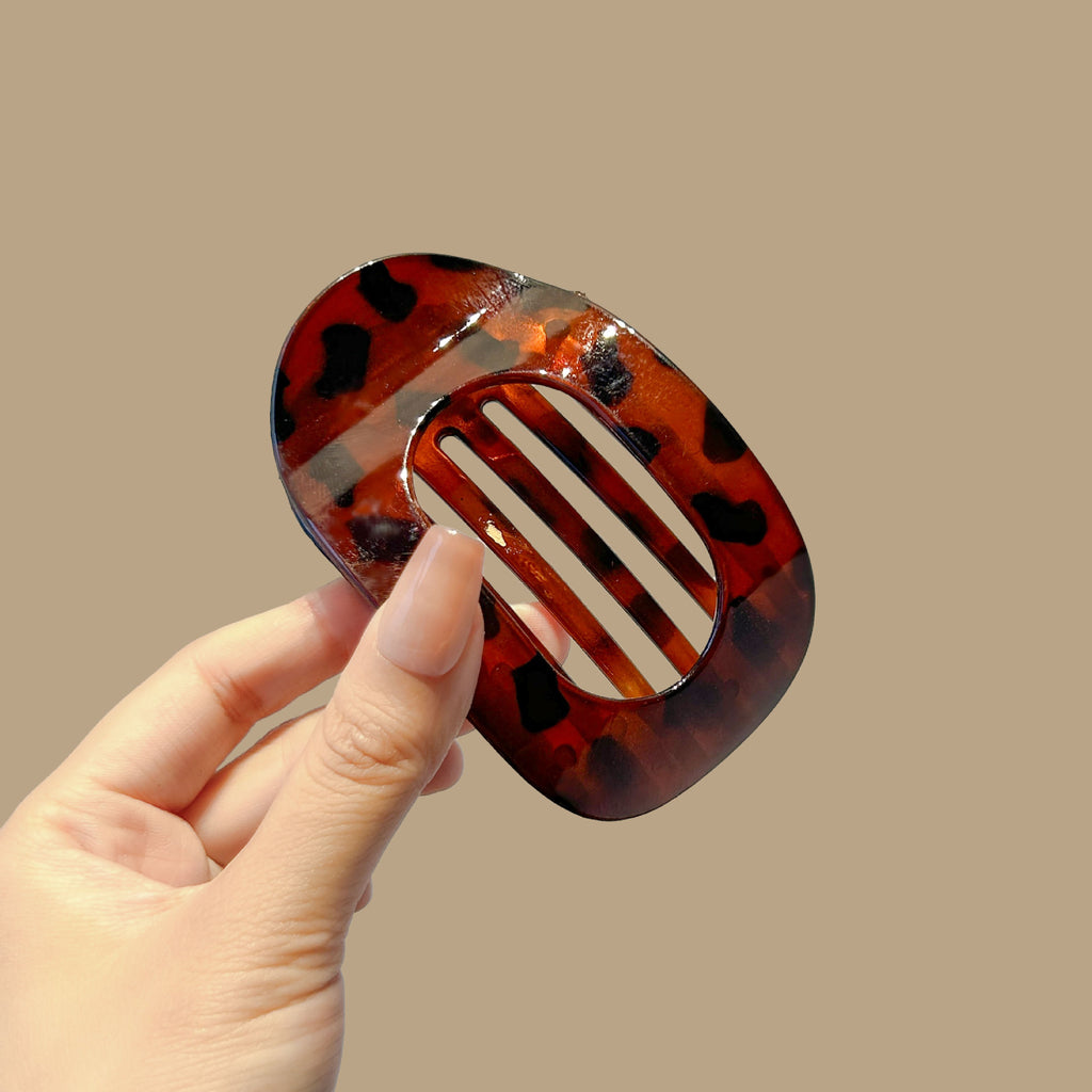 No-Pinch Abalone-Shaped Claw Clip for Women | Round Flat Curved Hair Accessory