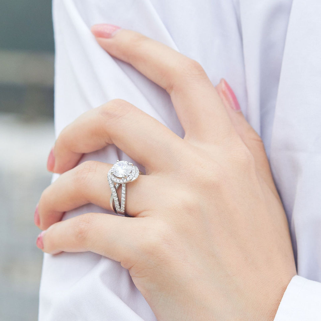 Twisted Band Ring - 925 Sterling Silver with Cubic Zirconia