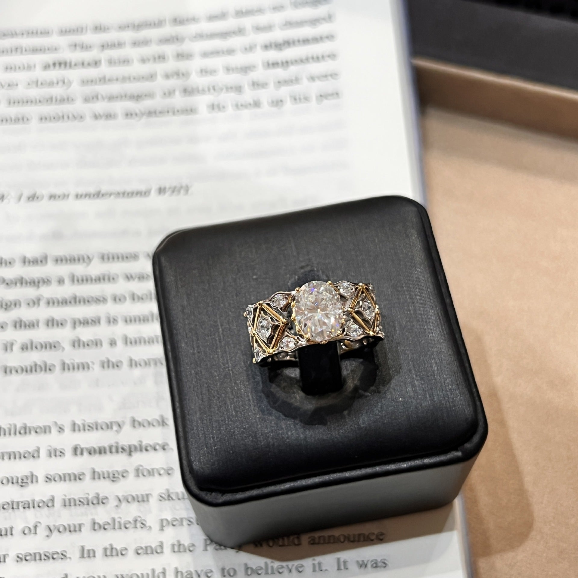 ‌Victoria 2-Carat Oval Moissanite Ring for Women, Sterling Silver Vintage Elegant Ring, 7x9mm Light Luxury Jewelry Gift